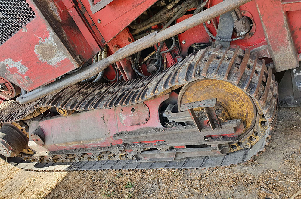 Sugar cane harvesting track & undercarriage