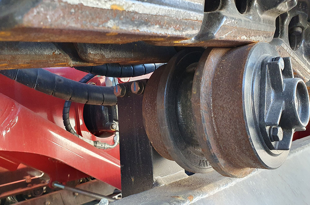 Sugar cane harvesting track & undercarriage