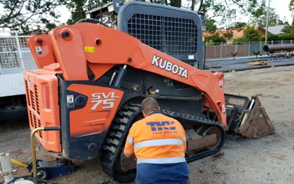 New rubber tracks on a Kubota svl75
